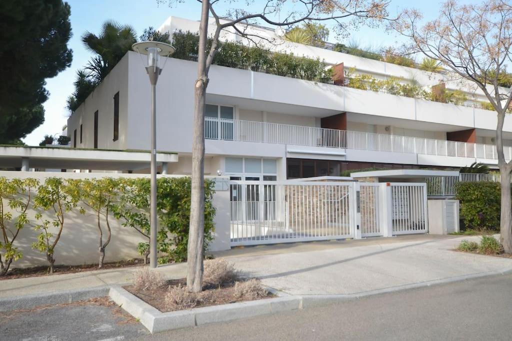 Chez Martin - Spacieux Appartement Climatise Proche De La Plage Ла-Гранд-Мот Экстерьер фото