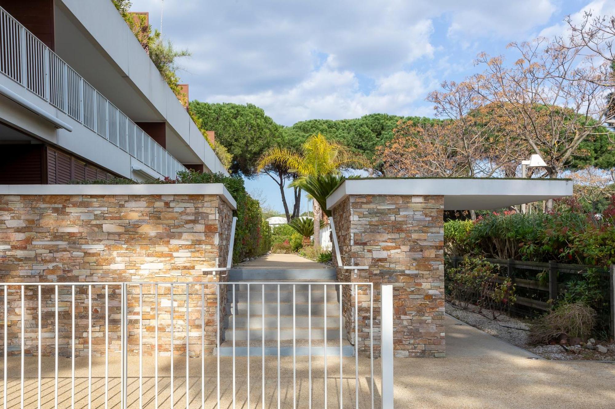 Chez Martin - Spacieux Appartement Climatise Proche De La Plage Ла-Гранд-Мот Экстерьер фото